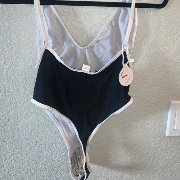 Black and white one piece swimsuit - Picture 2 of 4